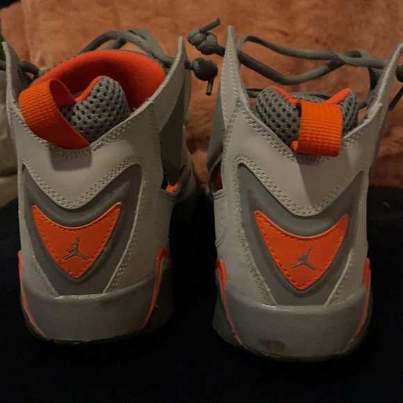 Nike Jordans True Flight Wolf Gray Orange - Picture 6 of 8